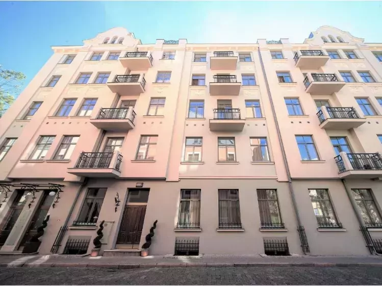 LV-RIXWELLHOTEL-VOORKANT