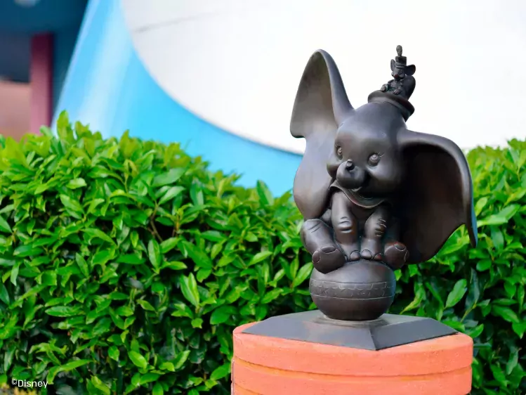 Disneyland Paris - Dumbo the Flying Elephant - Dumbo statue
