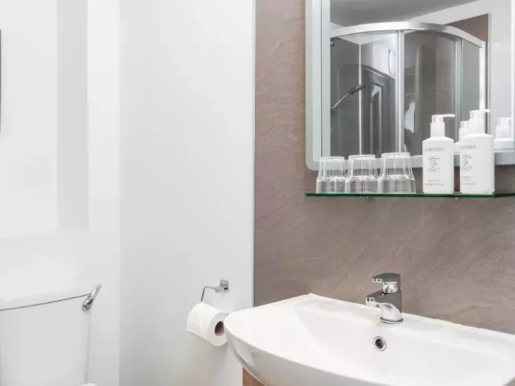 Caledonian Hotel badkamer