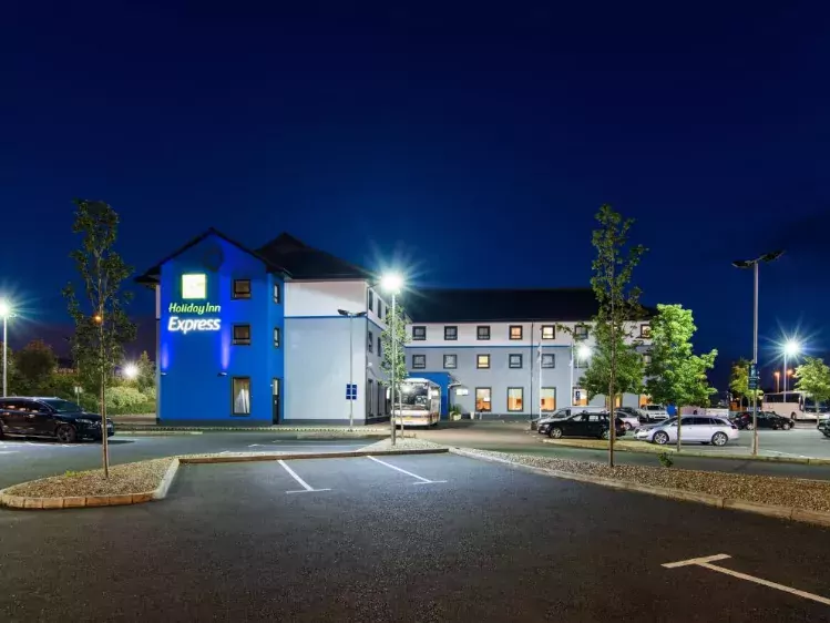 ie-holidayinnantrim-voorkant