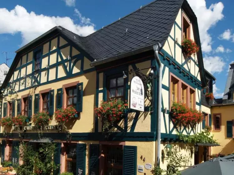 Vooraanzicht van Hotel Zum Grunen Kranz in Rüdesheim