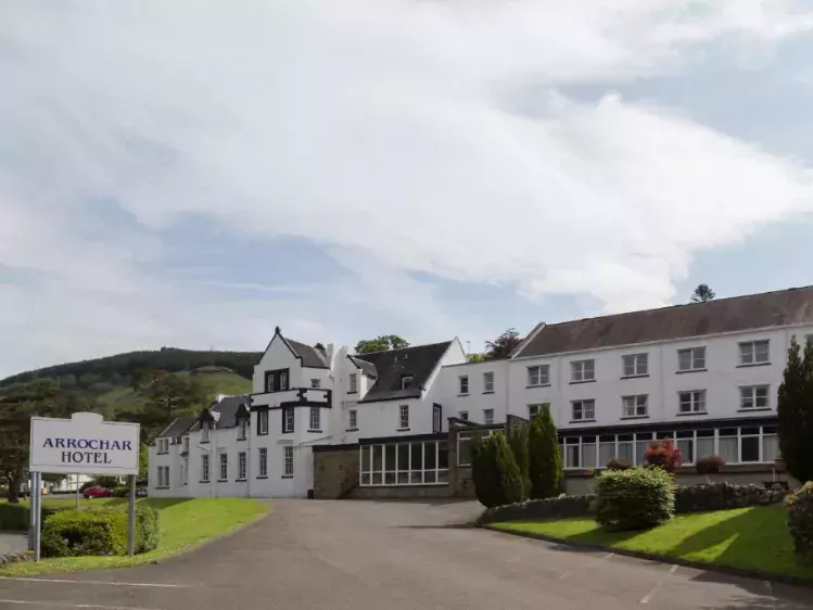 Vooraanzicht Arrochar Hotel