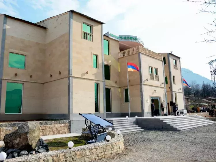 ACC - AM - HAG - Gayana Hotel - Vooraanzicht