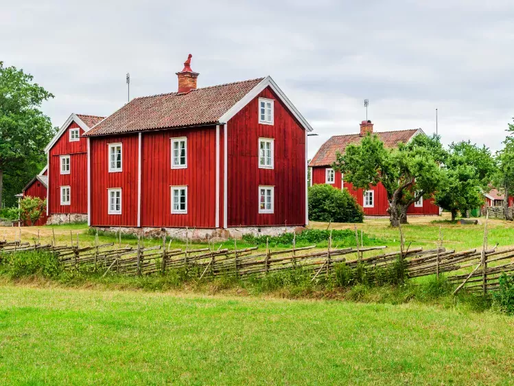 Typische rode huizen in Smaland, Zweden