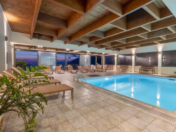 Zwembad van Domotel Anemolia Mountain Restort in Arachova