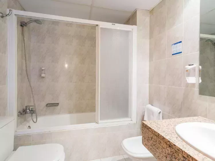 ACC - ES - L'ES - Hotel Les Illes - badkamer