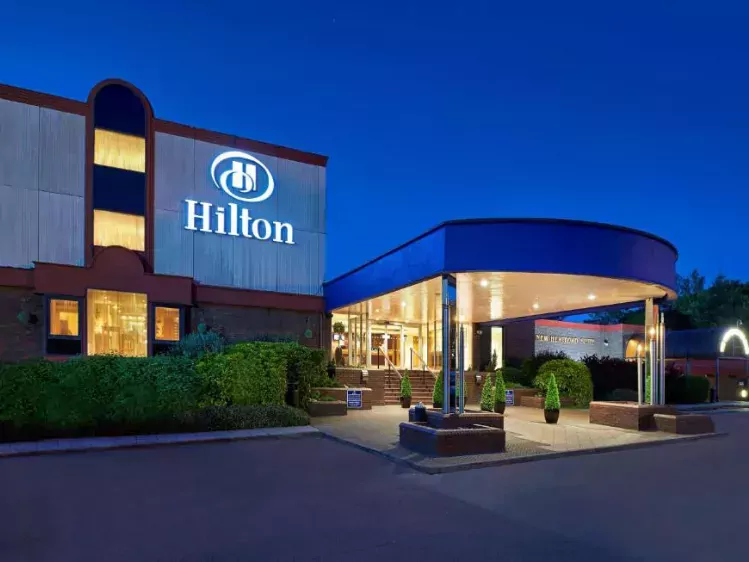 Hilton Londen Watfort (vooraanzicht) - Magisch London