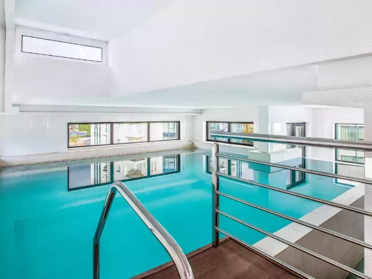 MNG-BRACACERA-ZWEMBAD