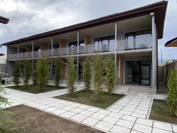 Tuin van Nomad Lodge Hotel in Kochkor