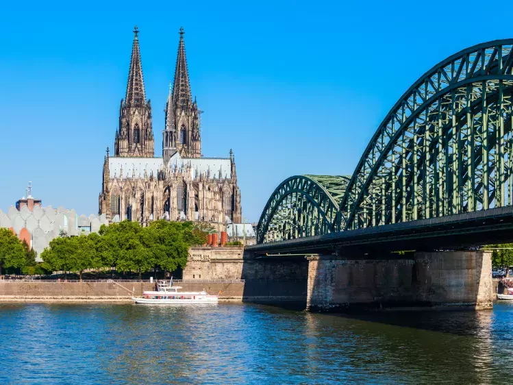 De Keulse Dom bij de Hohenzollern Bridge