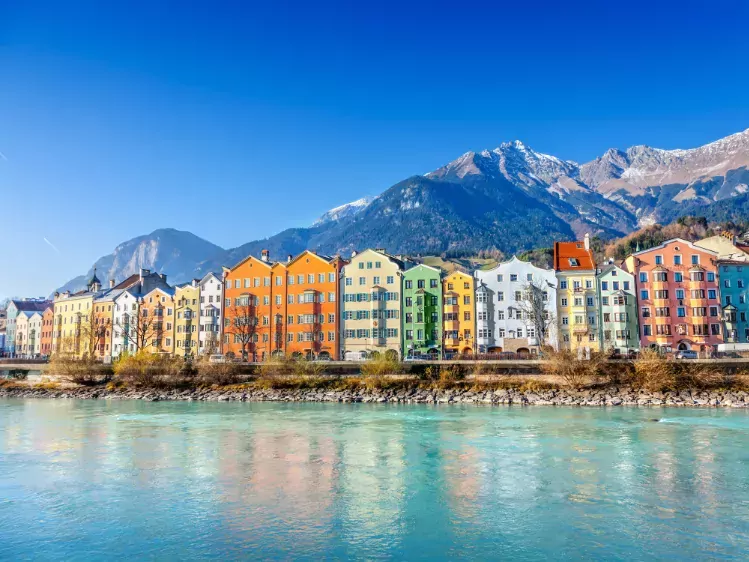 Gekleurde huizen in Innsbruck in Tirol