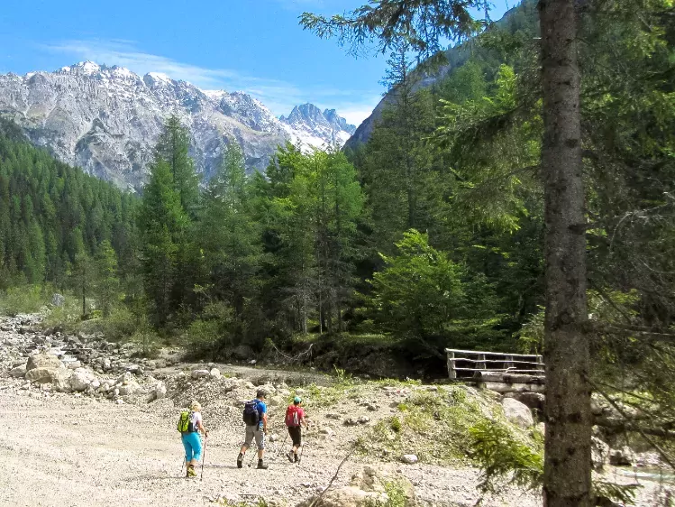 Wandelaars bij Lesachtal in Karinthië