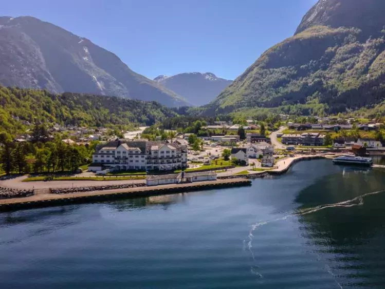 NO-Eidfjord Voringfoss Hotel - luchtfoto