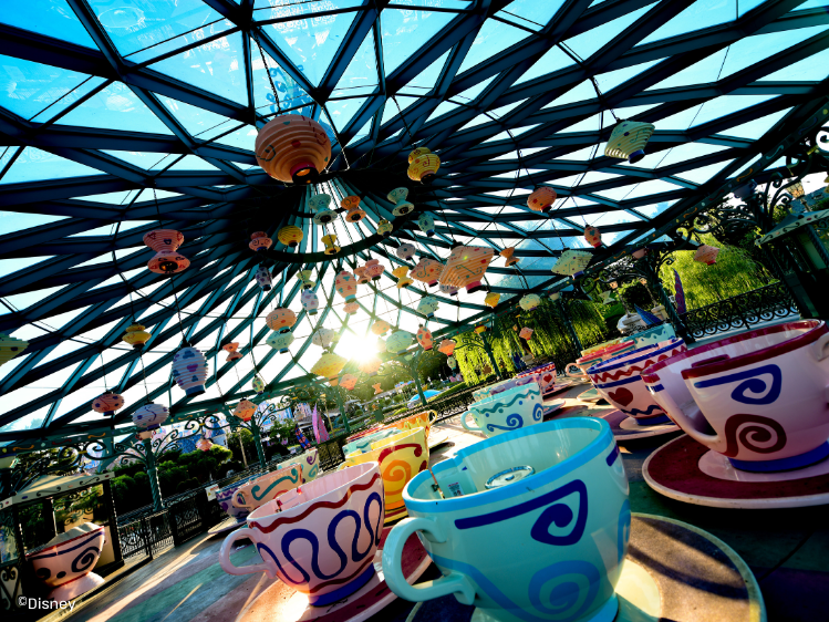 Disneyland Paris - Mad Hatter's Tea Cups - theekopjes met lampionnen