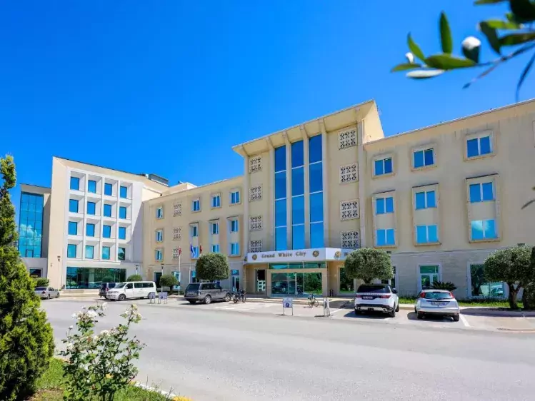 AL-hotelwhitecity-voorkant