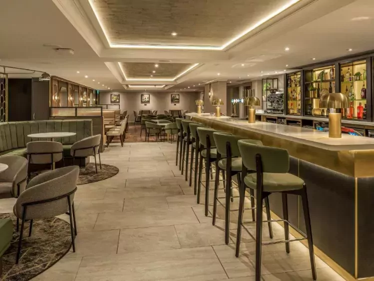 Hilton Londen Watfort (bar) - Magisch London