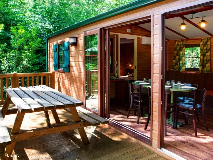 Disney Davy Crockett Ranch - terras bij de blokhut