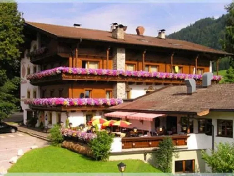 Hotel Ascherwirt zijaanzicht