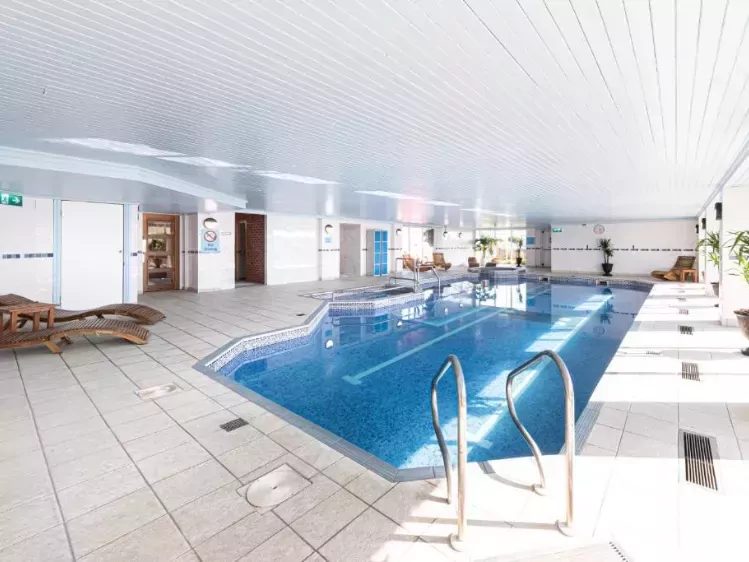 gb-beacheshotel-binnenzwembad