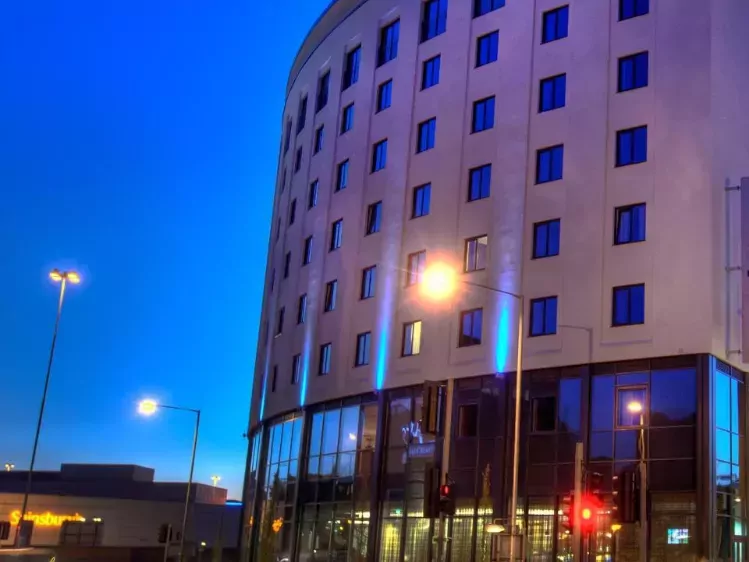 Leonardo Watford Hotel vooraanzicht