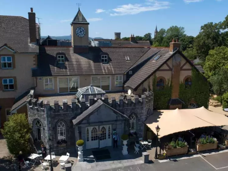 ie-abbeycourt-voorkant