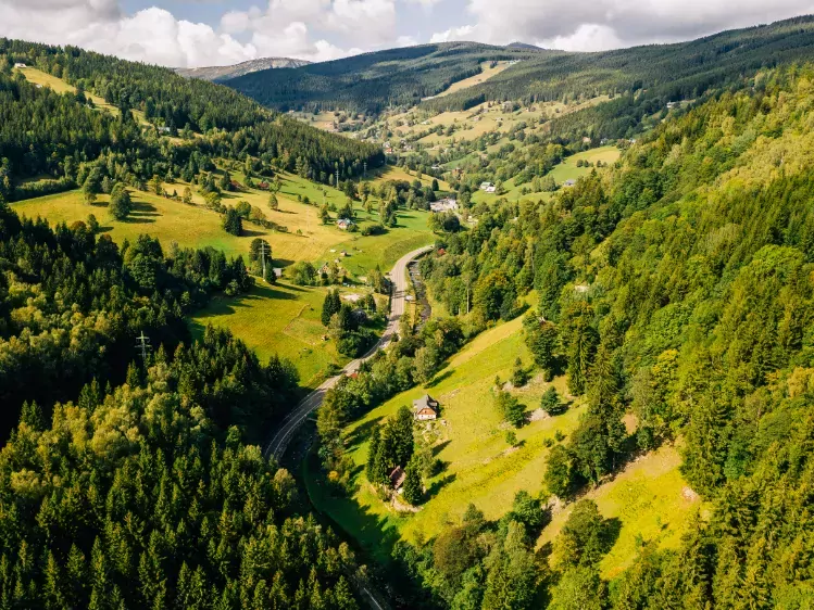Heuvellandschap van Janské Lázne in Tsjechië