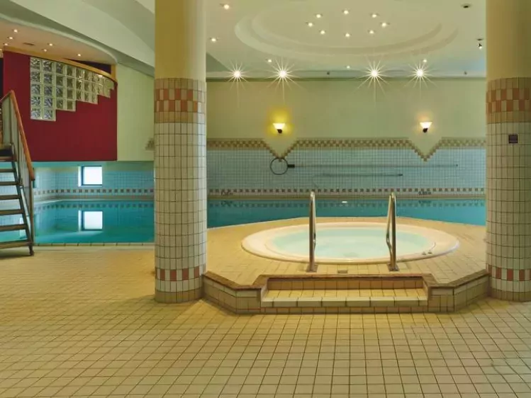 Zwembad van H4 Hotel Hannover Messe in Hannover