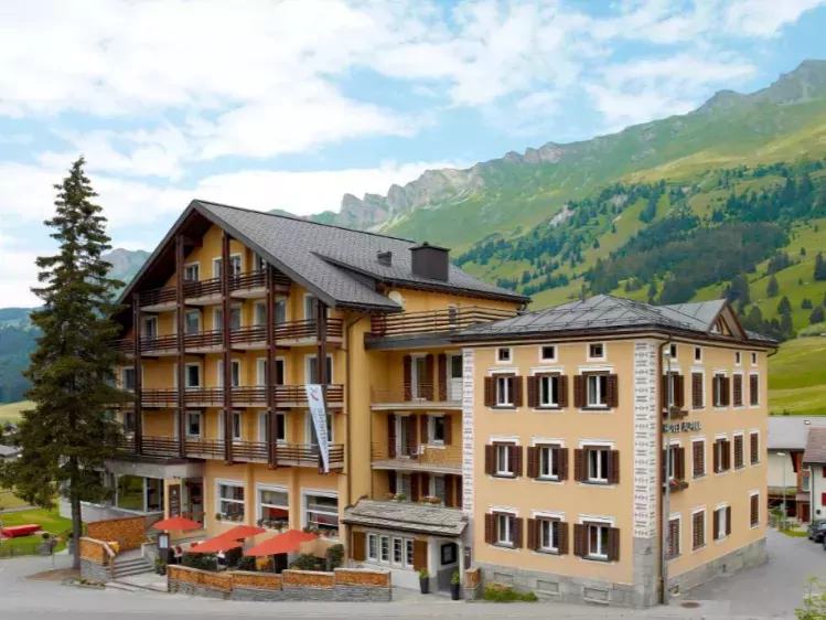 AT-Parpan Hotel Alpin buitenzijde