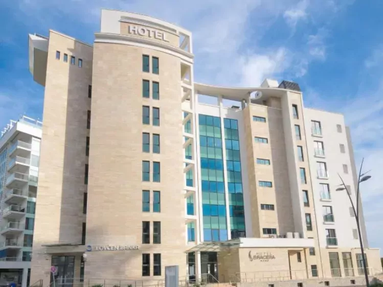 MNG-BRACACERA-VOORKANT