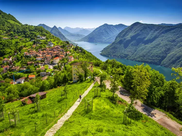 San Salvatore bergen bij het meer van Lugano
