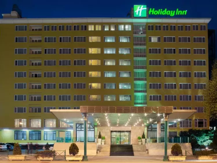 MC-HOLIDAYINN-VOORAANZICHT1