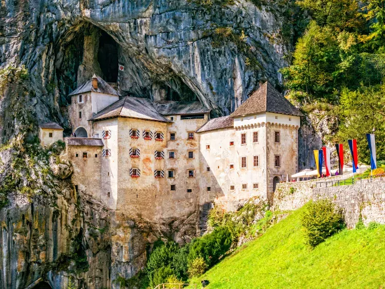 Predjama Castle in Slovenië