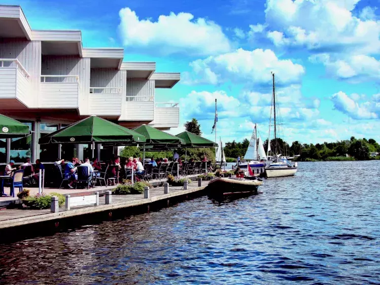 Vooraanzicht van Hotel Princenhof in Earnewald