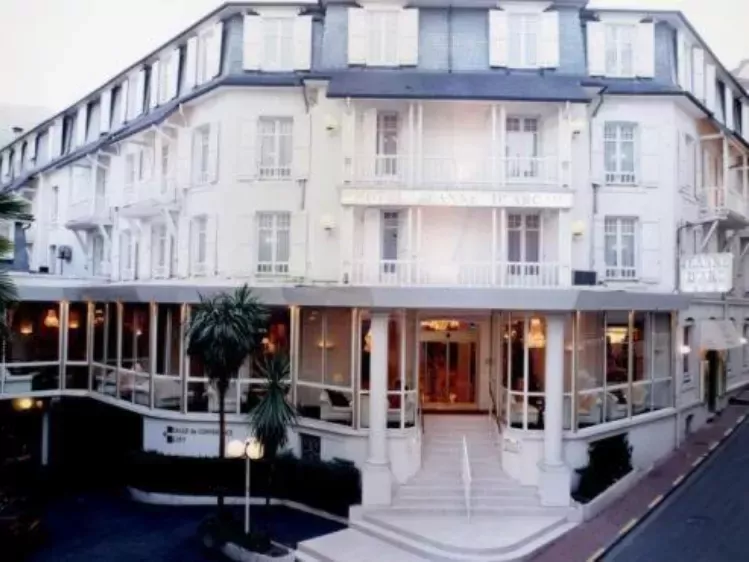 Vooraanzicht van Hotel Jeanne d'Arc