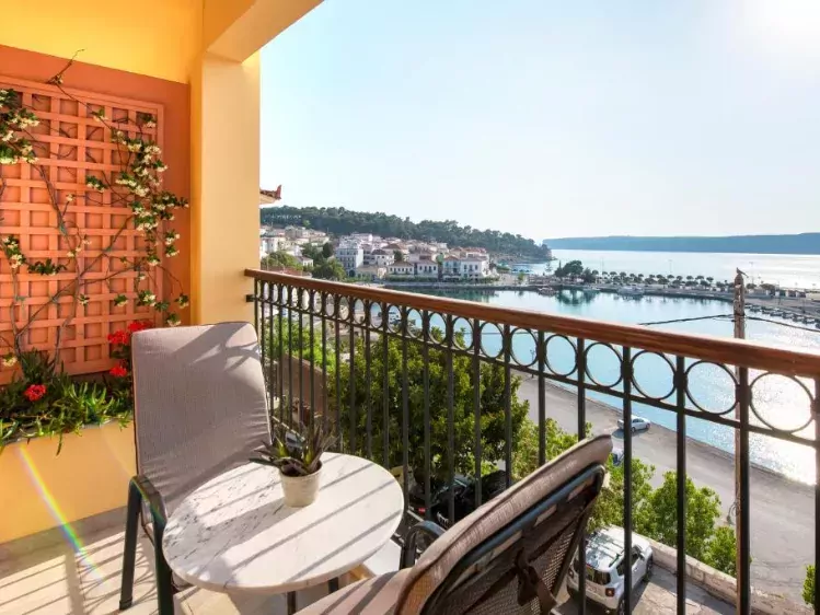 Balkon van Karalis City Hotel