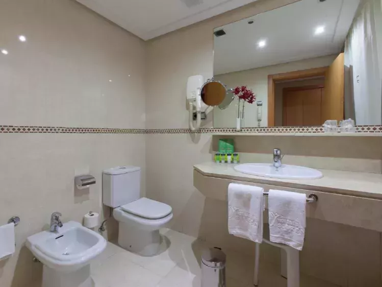 Hotel Silken Luis de León - Badkamer