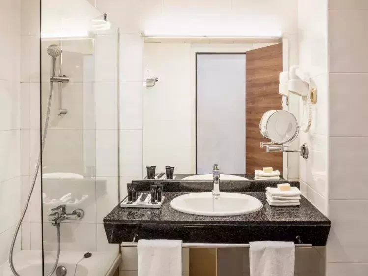 Badkamer van Hotel Aquamarina in Santa Susanna