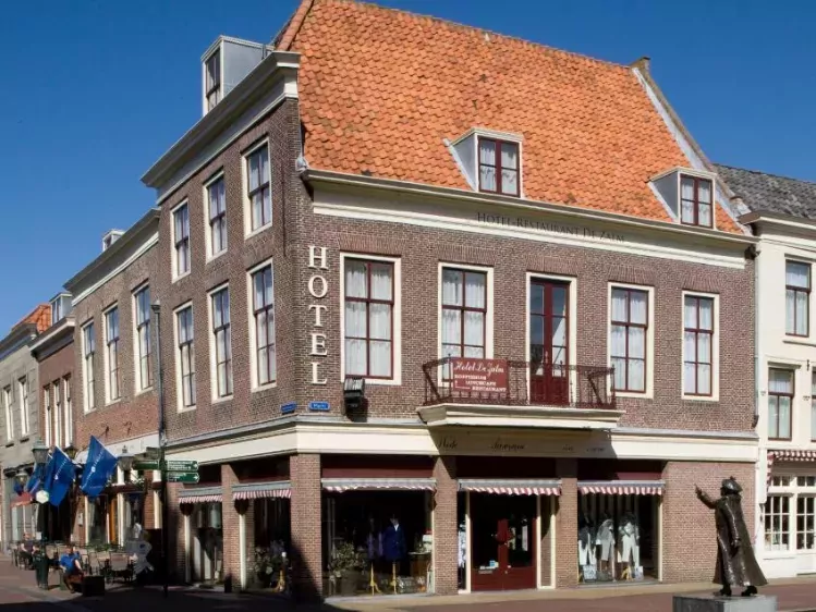 Vooraanzicht van Fletcher Hotel de Zalm 