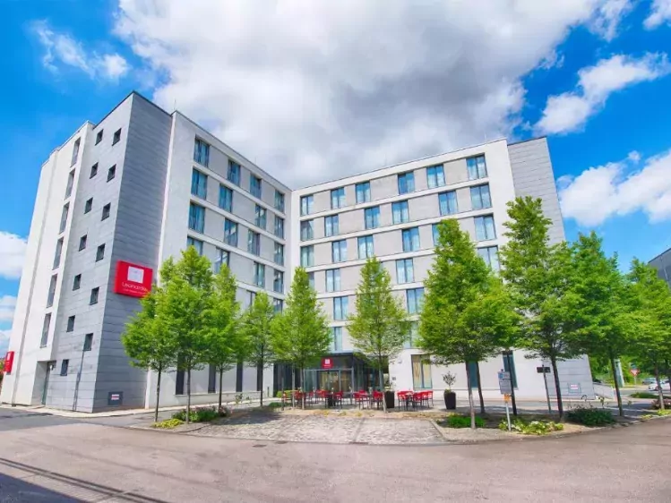 Vooraanzicht van Leonardo Hotel Dresden Altstadt in Dresden