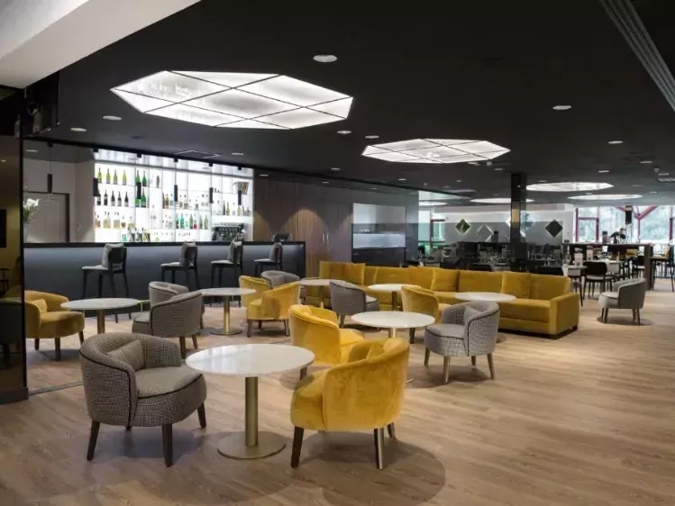 Bar van Hotel Mercure Caen Cote de Nacre