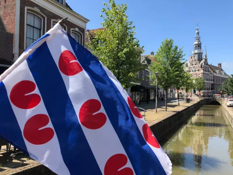 OSNLF37-Nederland-Friesland-Franeker-Friese vlag gracht