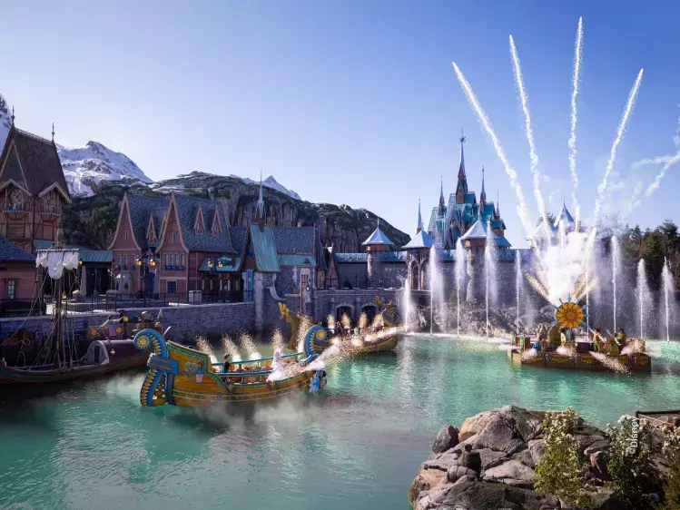 Disneyland Paris - World of Frozen Snowflower Festival