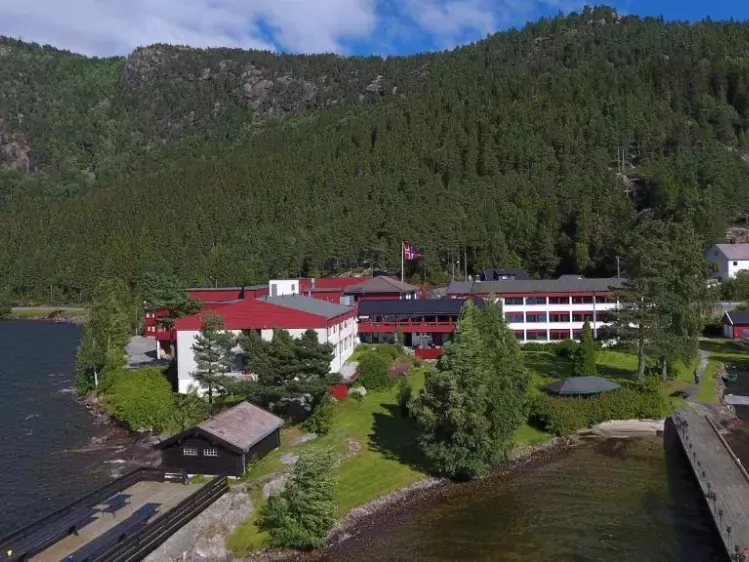 Vooraanzicht van Revsnes Hotel in Byglandsfjord 