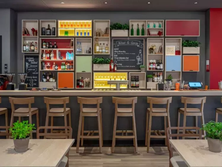 Intercity Hotel Budapest lounge