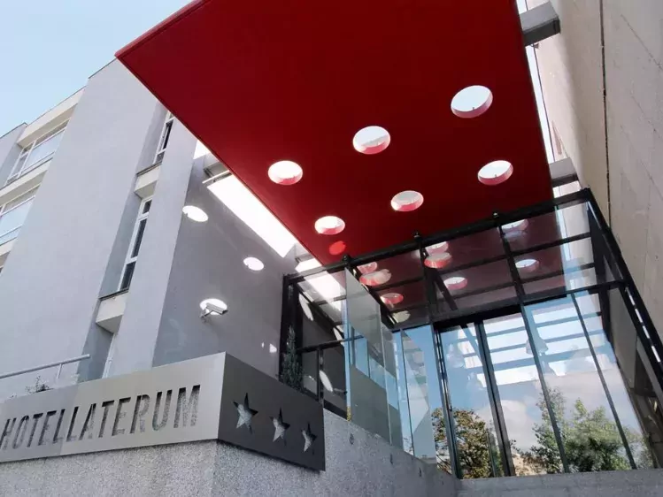 Hotel Laterum Pecs entree