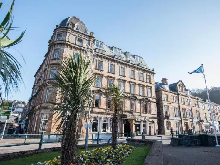 Vooraanzicht hotel The Royal Oban