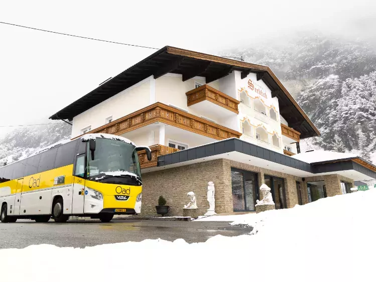 Oad Comfort Class bus bij hotel Seeblick in Nassereith