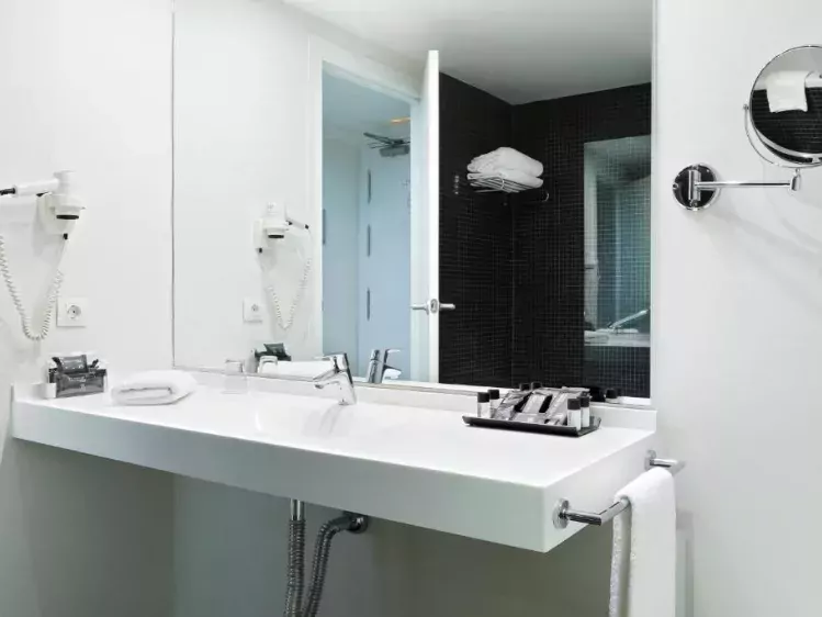 Badkamer van Hotel Alimara in Barcelona