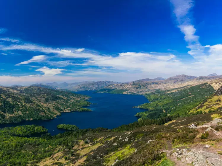 Ben A'an hill en Loch Katrine in Trossachs