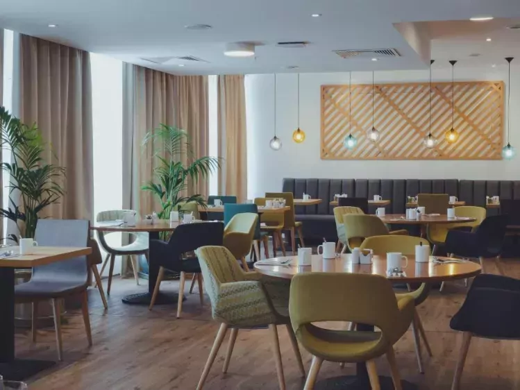 MC-HOLIDAYINN-RESTAURANT1